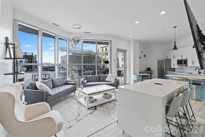 333 W Trade St #2103, Charlotte, NC 28202
