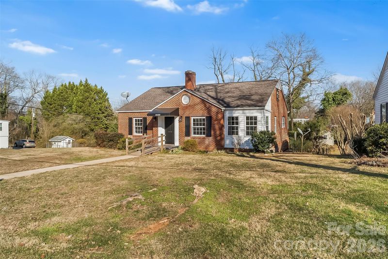 1474 12th Street Dr NW, Hickory, NC 28601