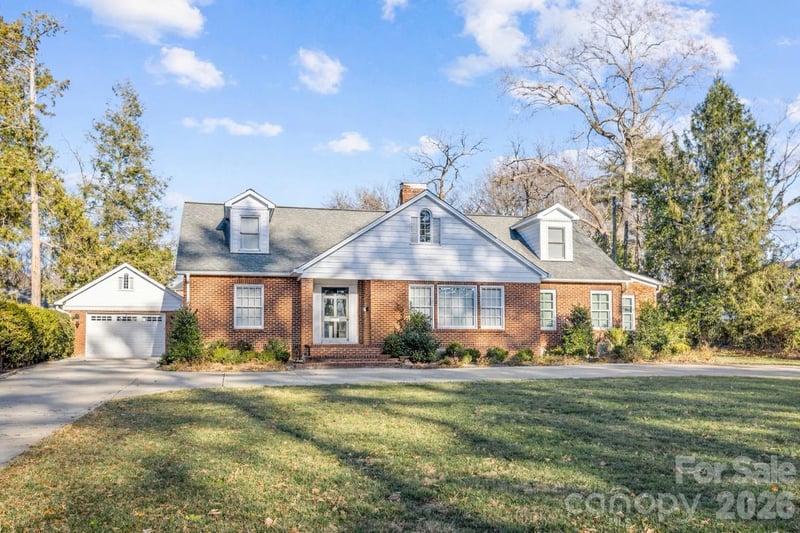 2701 Sharon Rd, Charlotte, NC 28211