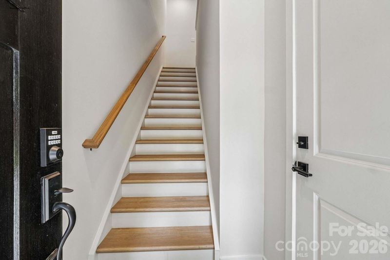 707 Silvertree Way, Charlotte, NC 28205