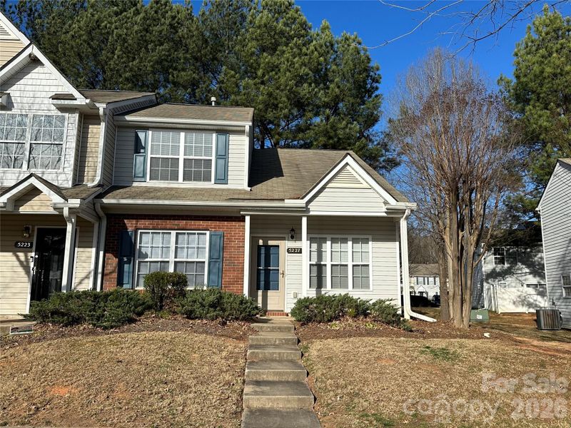 5227 Magnolia Tree Ln, Charlotte, NC 28215