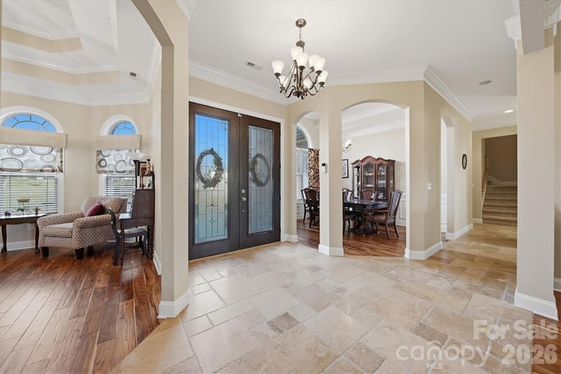 1743 Whitewater Ct, Hickory, NC 28602