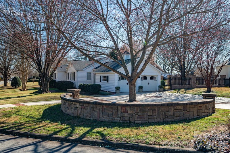 18 Circle Dr, Belmont, NC 28012