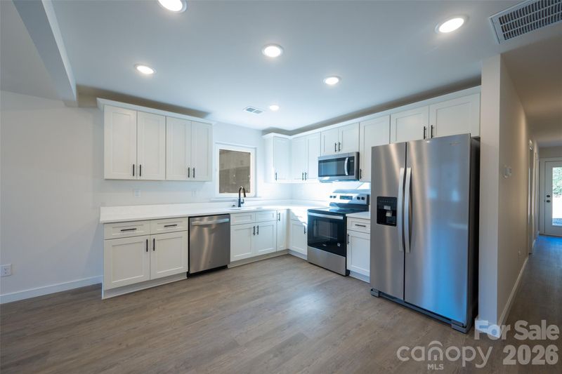 647 E Sharpe St, Statesville, NC 28677