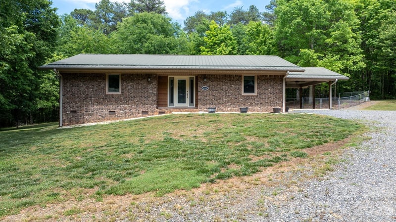 4586 Charlotte St, Conover, NC 28613