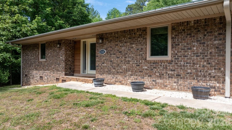 4586 Charlotte St, Conover, NC 28613