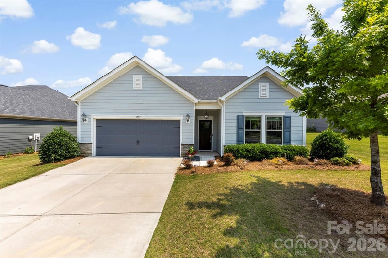 5727 Lavaux Ct, Charlotte, NC 28214