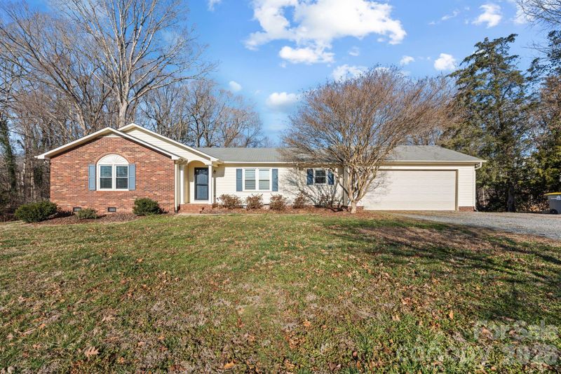 6200 Starlight Dr, Concord, NC 28027