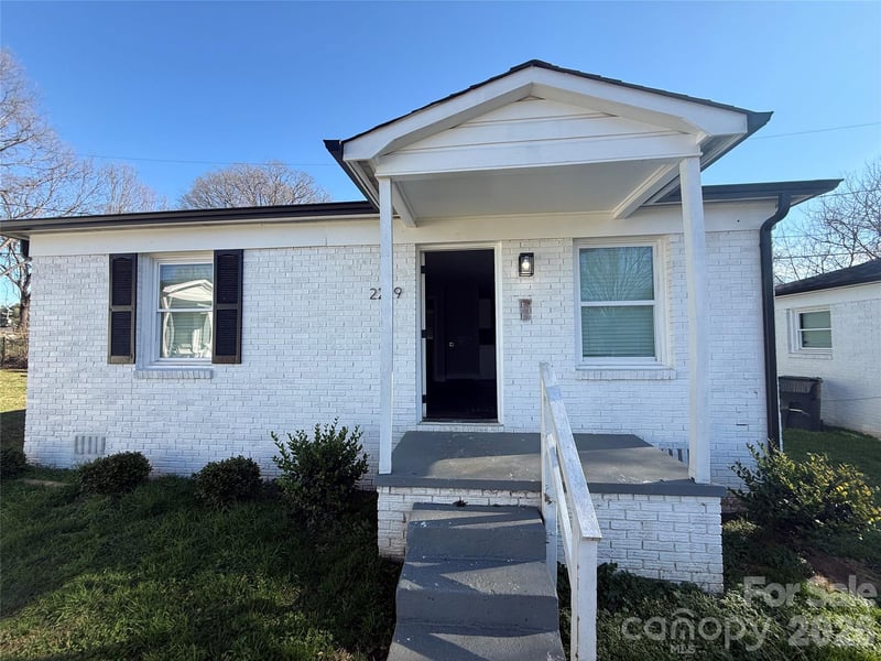 2225 Alma Ct, Charlotte, NC 28206
