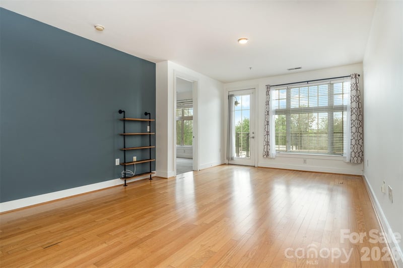1101 W 1st St #307, Charlotte, NC 28202