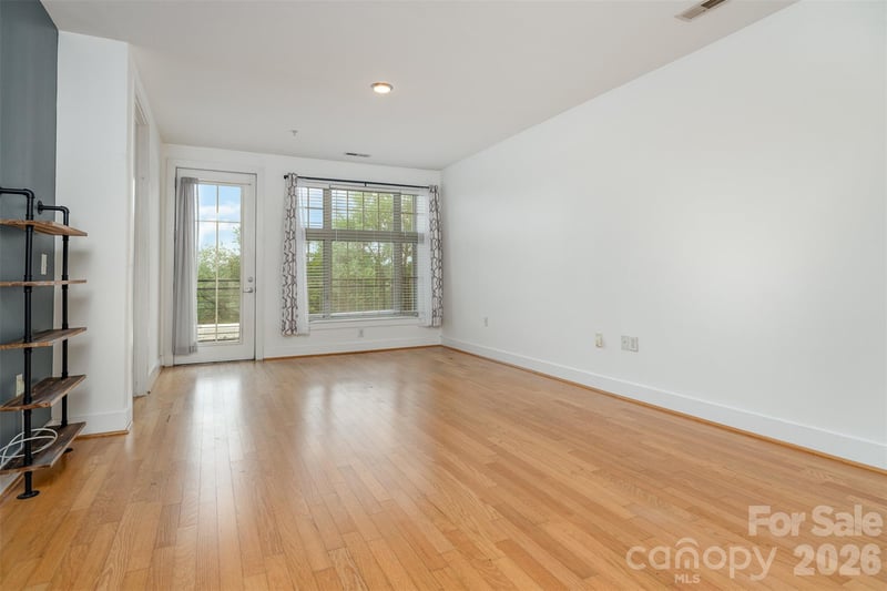 1101 W 1st St #307, Charlotte, NC 28202