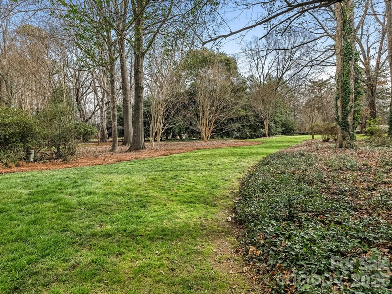 2722 Loch Ln, Charlotte, NC 28226