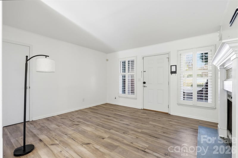 430 Queens Rd #111, Charlotte, NC 28207