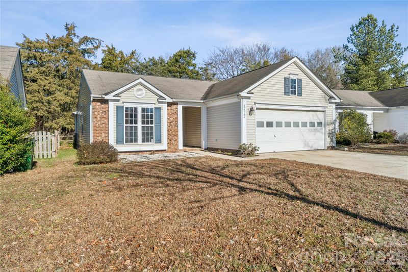 13042 Planters Row Dr, Charlotte, NC 28278