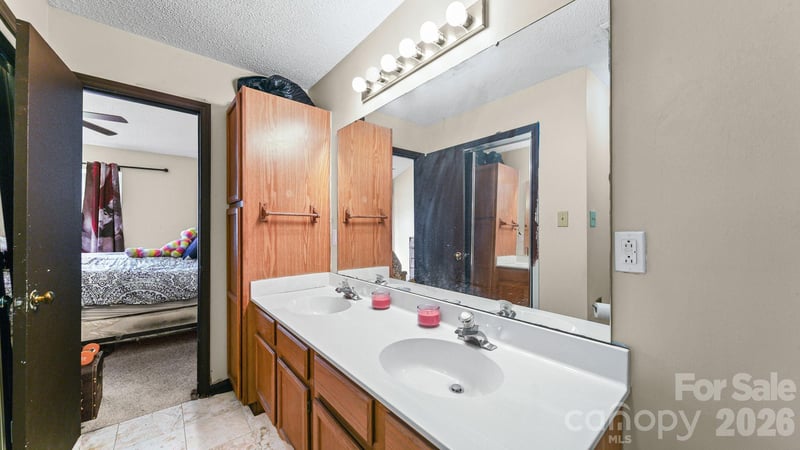 5713 Ebley Ln, Charlotte, NC 28027