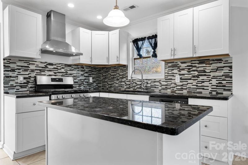 503 E Herman St, Newton, NC 28658