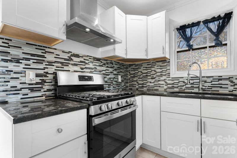 503 E Herman St, Newton, NC 28658