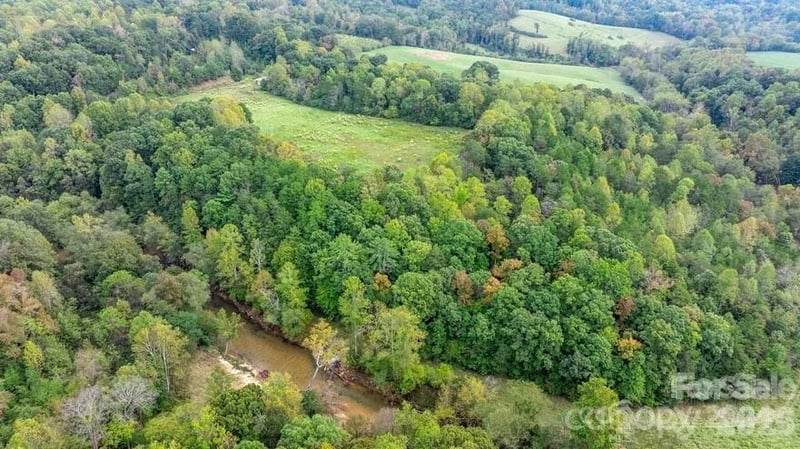 2295 1st St SE, Hickory, NC 28602