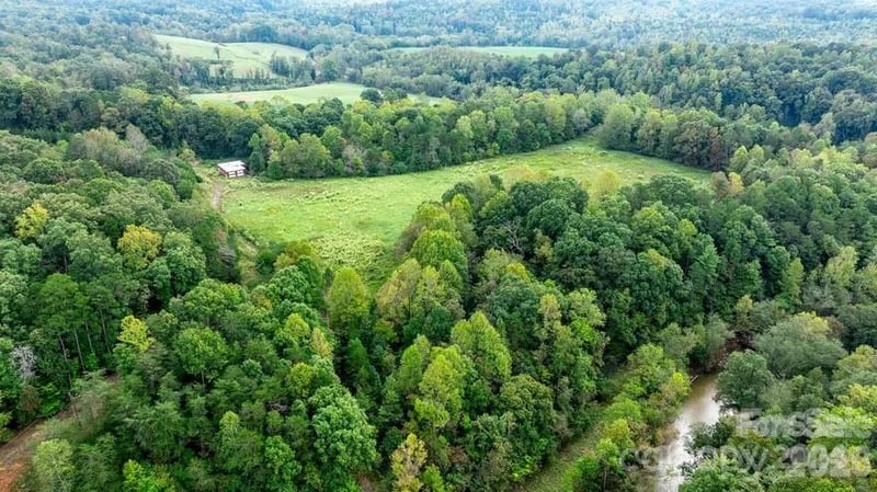 2295 1st St SE, Hickory, NC 28602