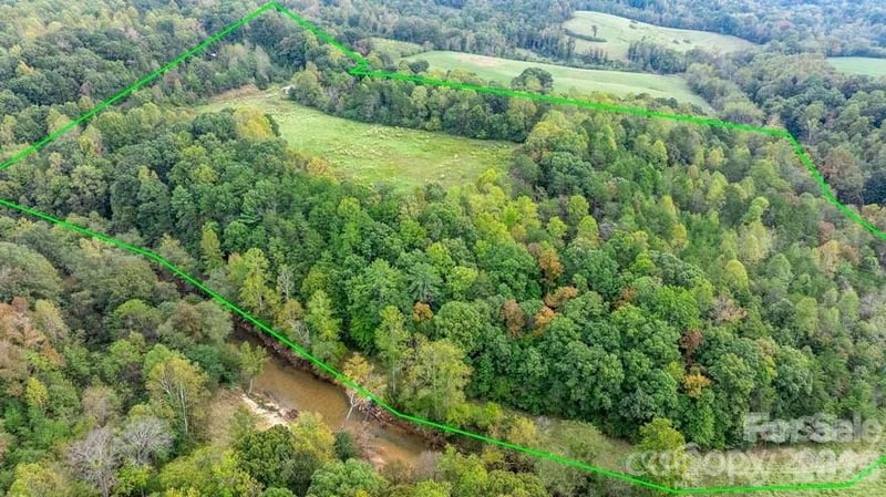 2295 1st St SE, Hickory, NC 28602