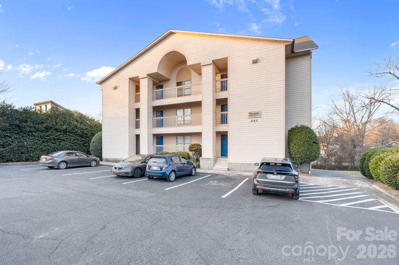 241 16th Ave NE, Hickory, NC 28601