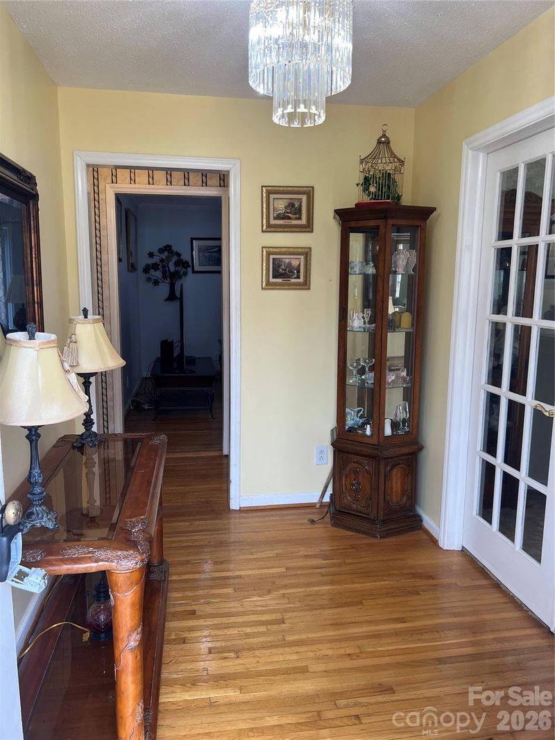 4635 Cloverdale Ave, Charlotte, NC 28212
