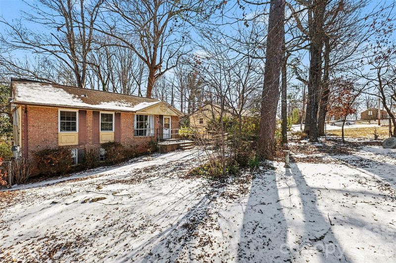 2320 Vinton Dr, Dallas, NC 28034