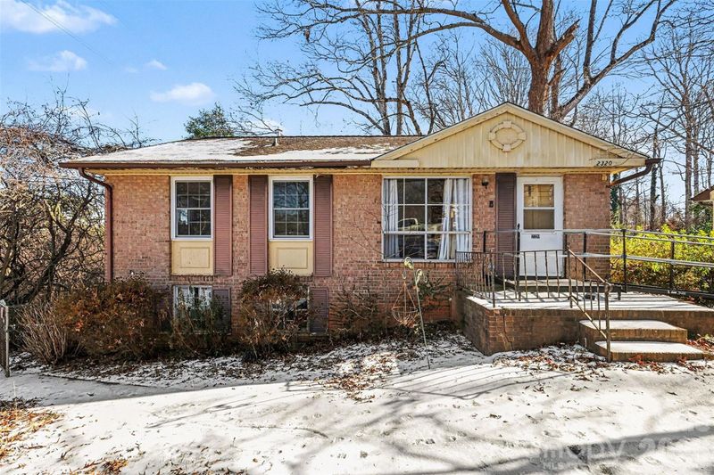 2320 Vinton Dr, Dallas, NC 28034