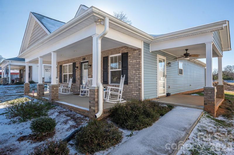 505 E Cloninger St, Dallas, NC 28034