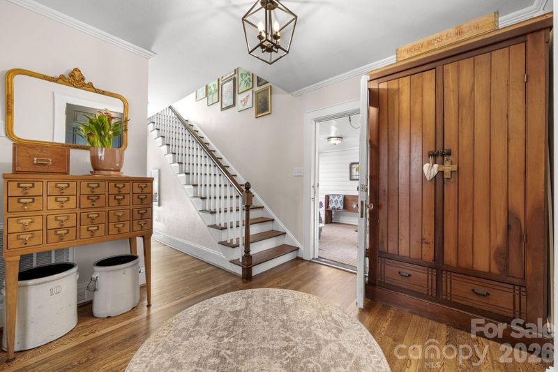 530 7th St NW, Hickory, NC 28601