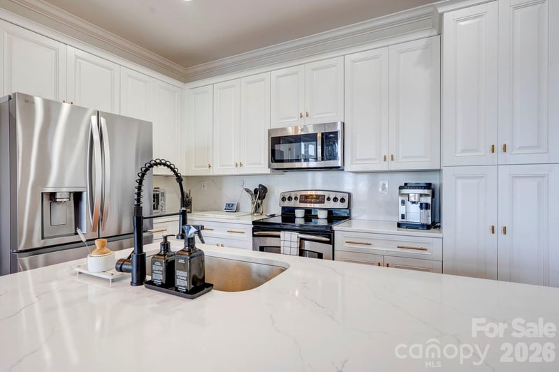230 S Tryon St #1001, Charlotte, NC 28202