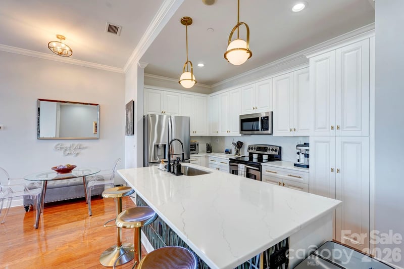 230 S Tryon St #1001, Charlotte, NC 28202