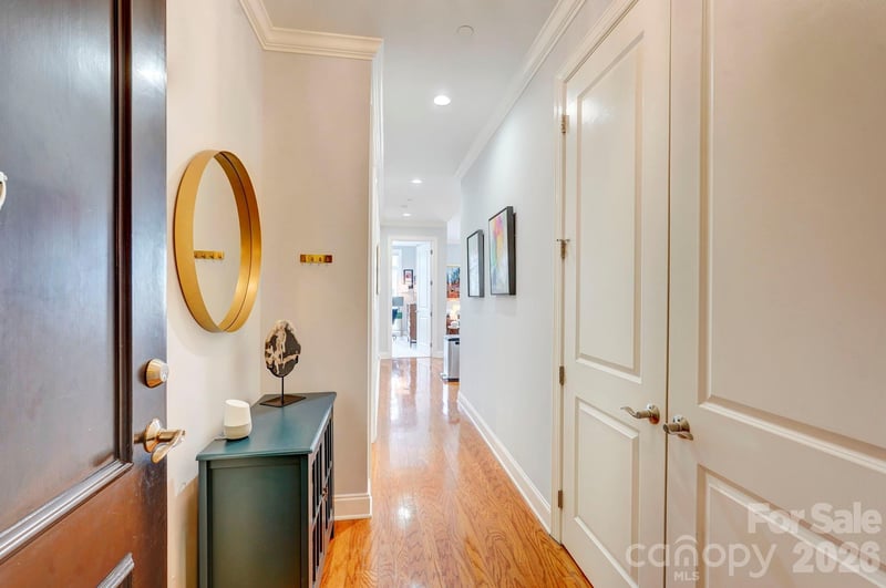 230 S Tryon St #1001, Charlotte, NC 28202