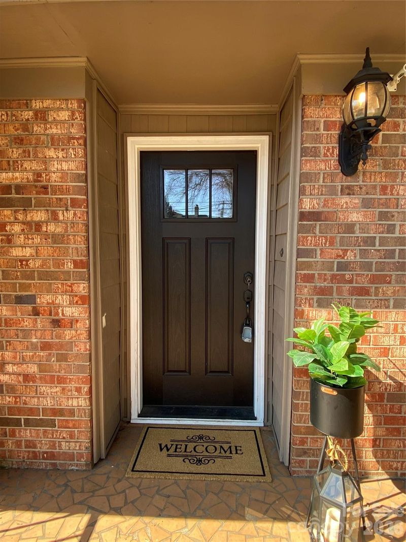 1215 6th St NW, Hickory, NC 28601
