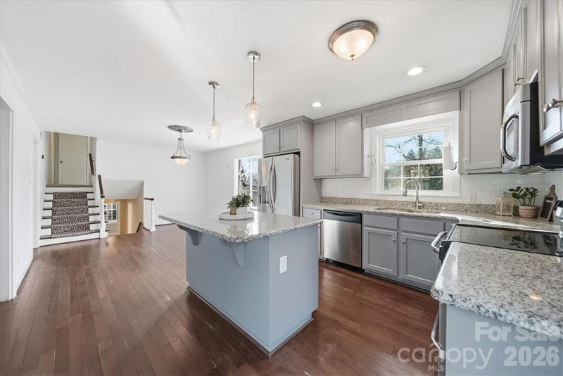 1215 6th St NW, Hickory, NC 28601
