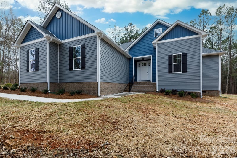 502 Squaw Ln, Edgemoor, SC 29712