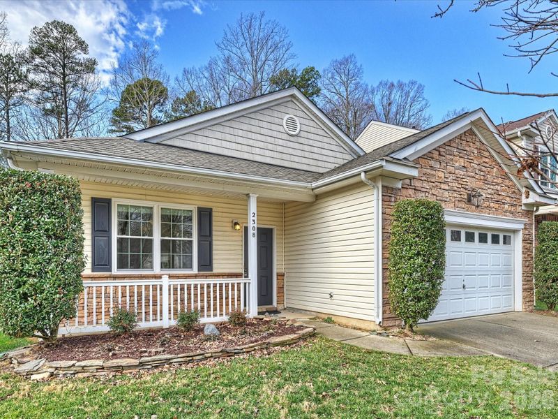 2308 Savannah Hills Dr, Matthews, NC 28105