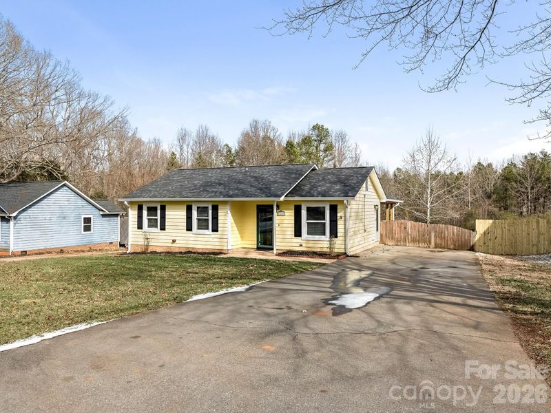 8446 Clear Meadow Ln, Charlotte, NC 28227