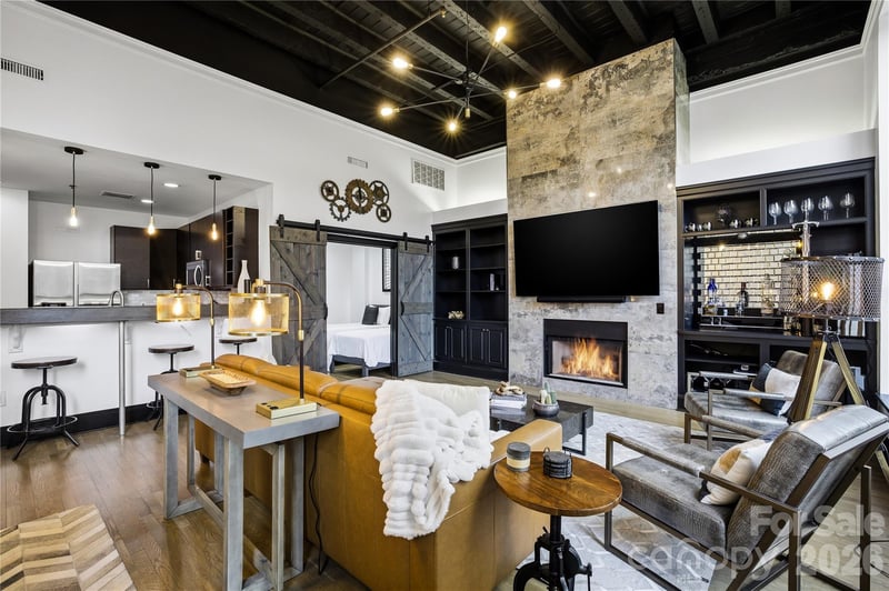 127 N Tryon St #303, Charlotte, NC 28202