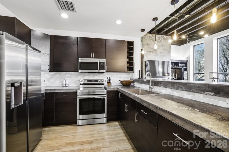 127 N Tryon St #303, Charlotte, NC 28202