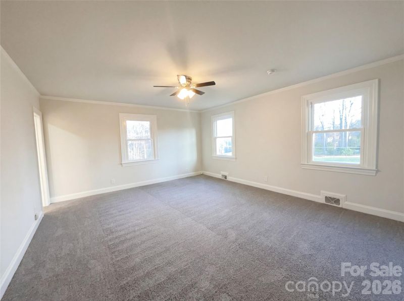 207 Gleneagles Rd E, Statesville, NC 28625