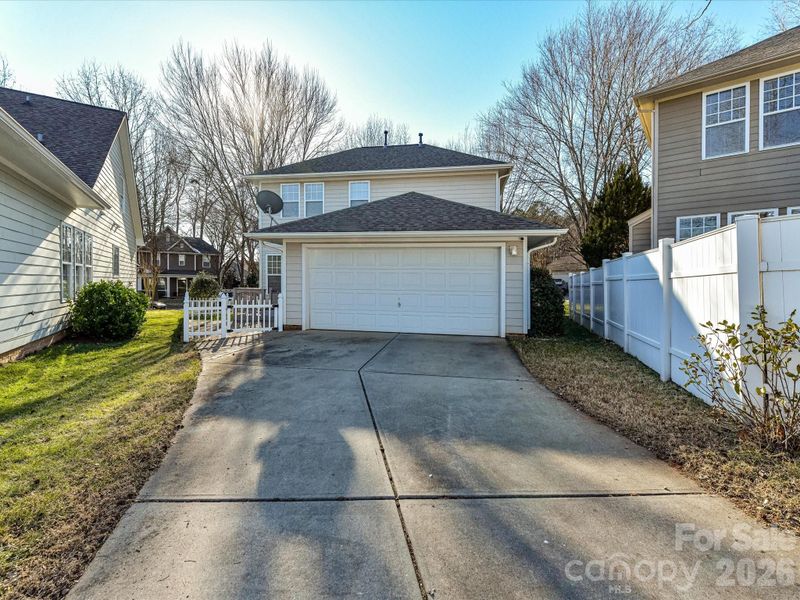 17526 Harbor Walk Dr, Cornelius, NC 28031