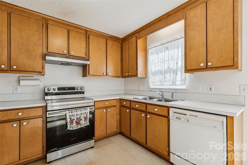 1383 Hidden Valley Dr, Concord, NC 28027