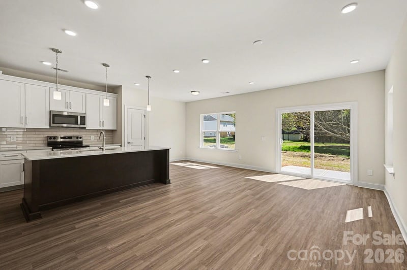 562 W Wilson Ave, Mooresville, NC 28115