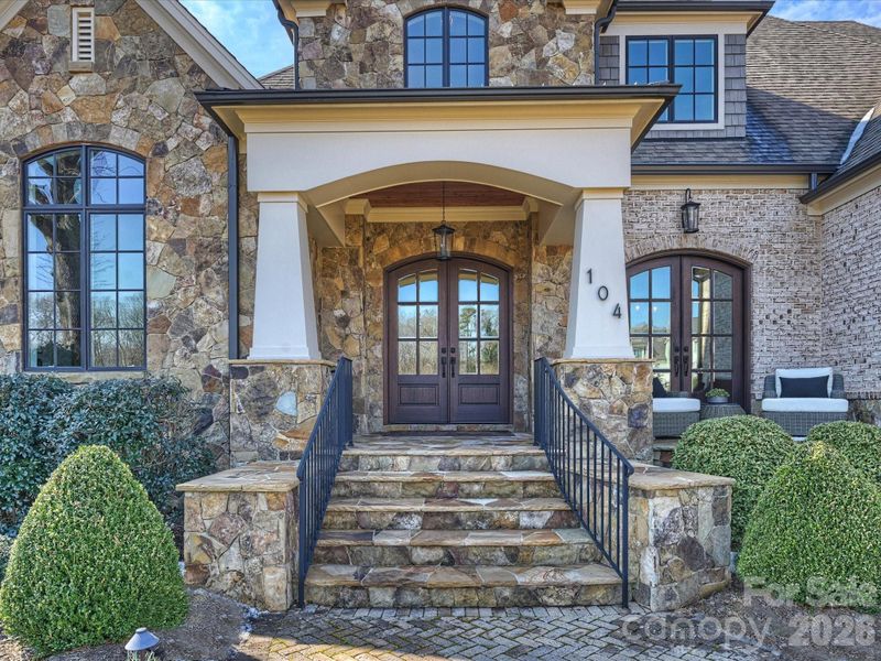 104 Crest Ct, Matthews, NC 28104
