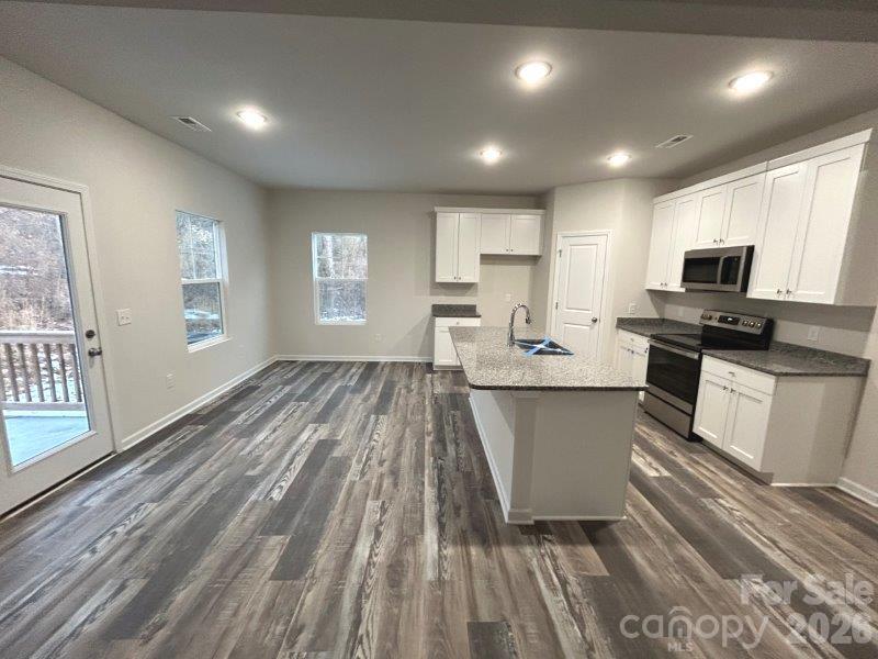 5155 Mark Dr NE, Hickory, NC 28601