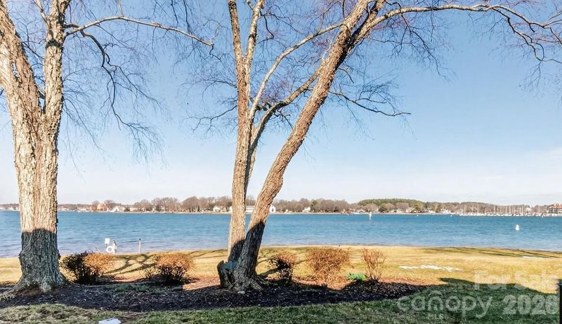 18525 Vineyard Point Ln, Cornelius, NC 28031