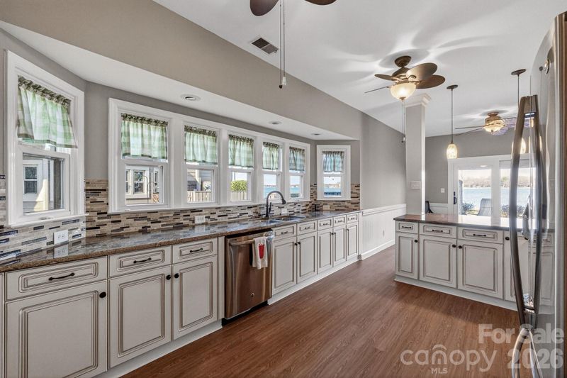 18525 Vineyard Point Ln, Cornelius, NC 28031