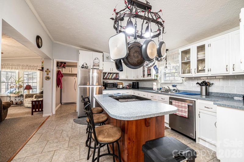 5876 Leil Rd, Hickory, NC 28602