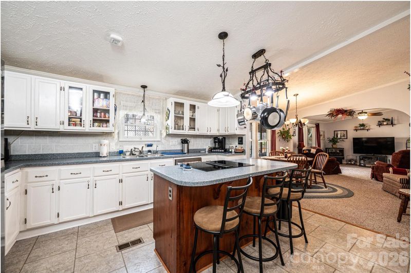 5876 Leil Rd, Hickory, NC 28602